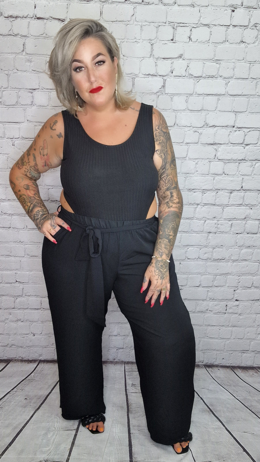 Body mit cut outs