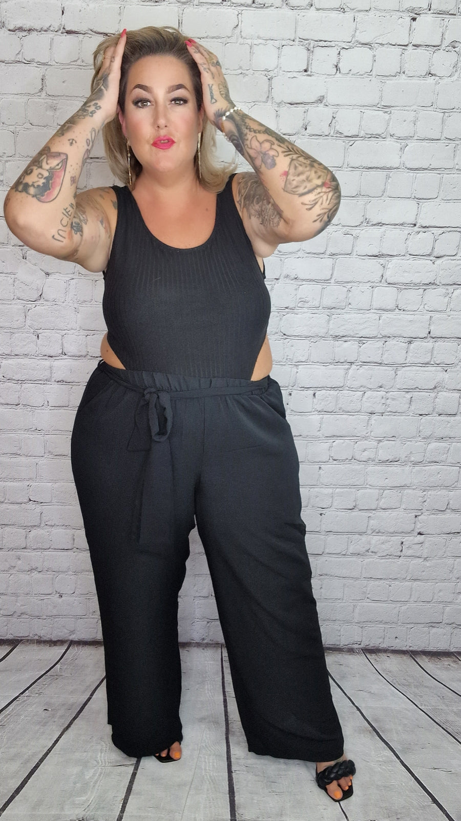 Body mit cut outs
