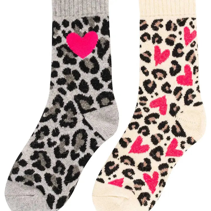 Leo-Love-Socken im 2er-Set mit Leopardenmuster und pinken Herzen in Grau und Creme, Produktansicht