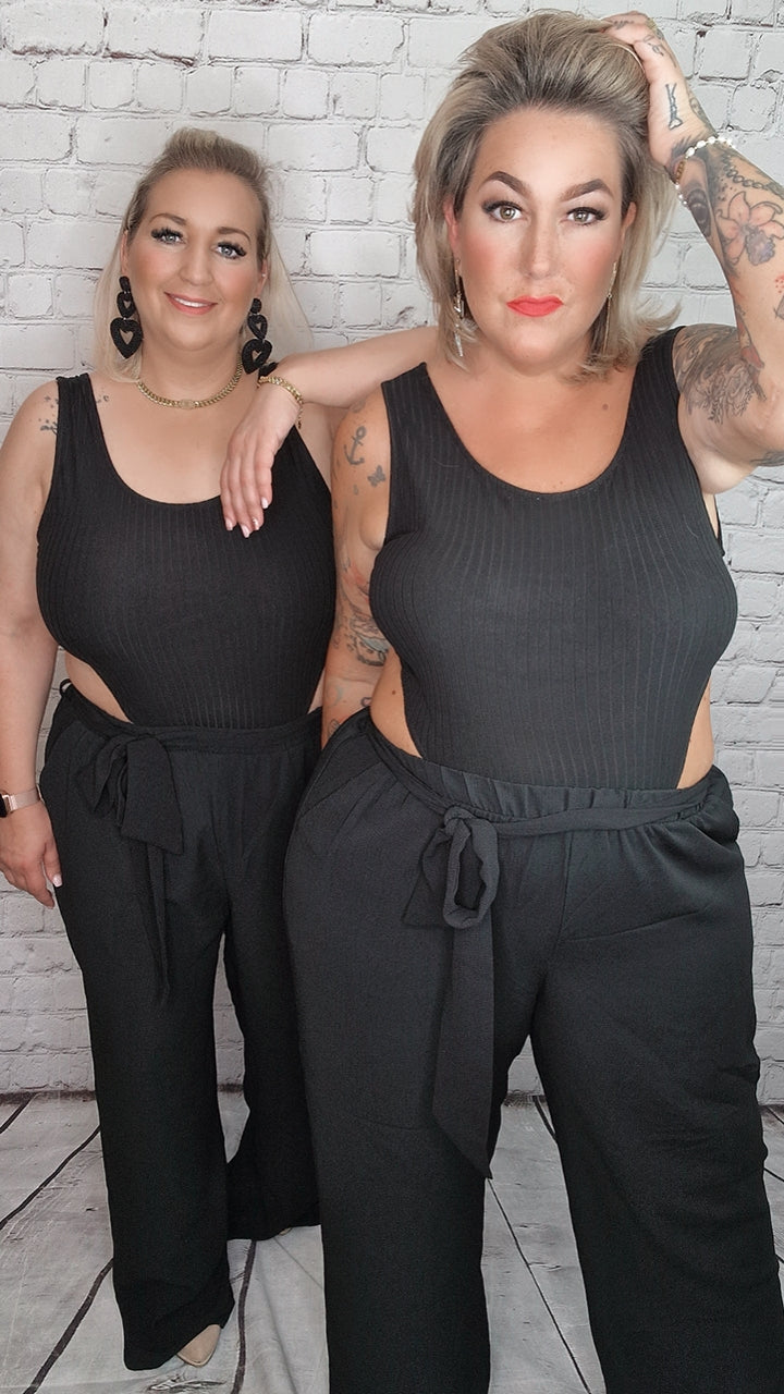 Body mit cut outs