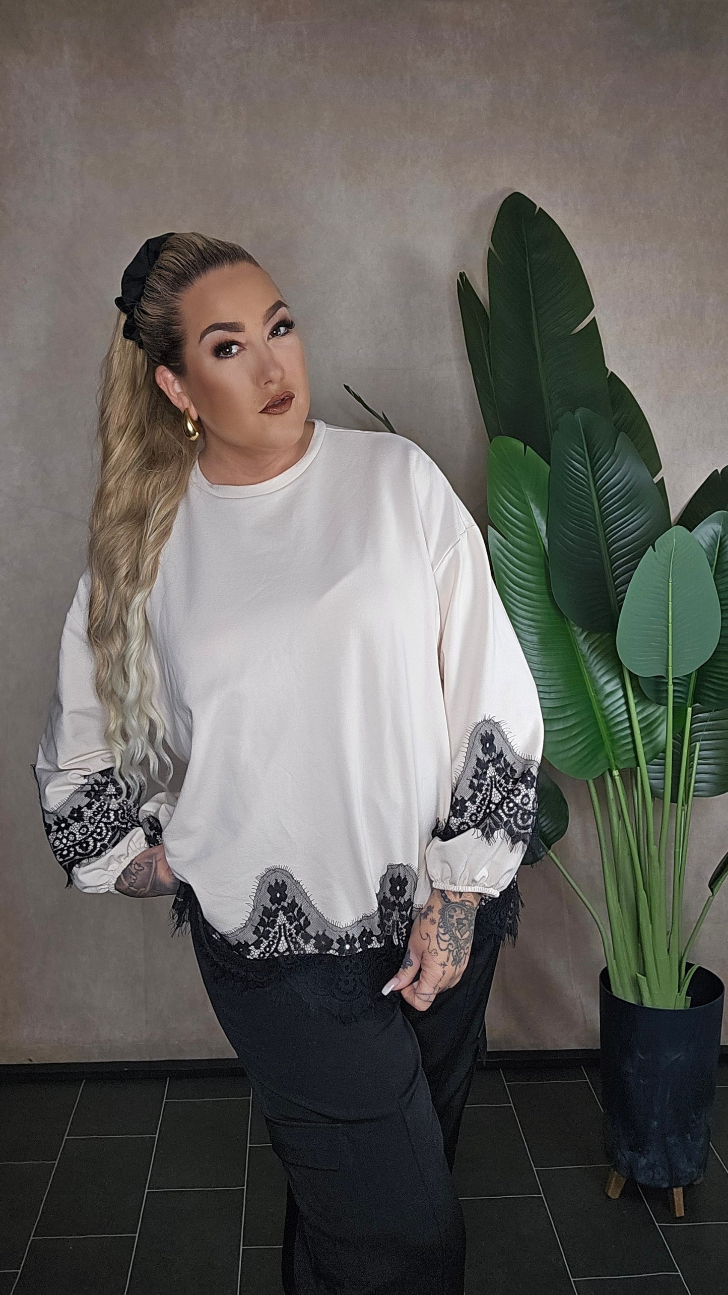 Oversize Sweatshirt mit Spitze