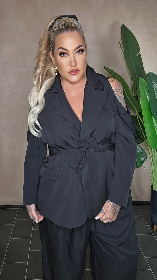 Blazer Cut Out mit Spitzen-Details - Dreiviertel-Ansicht Curvy Größe 48-54