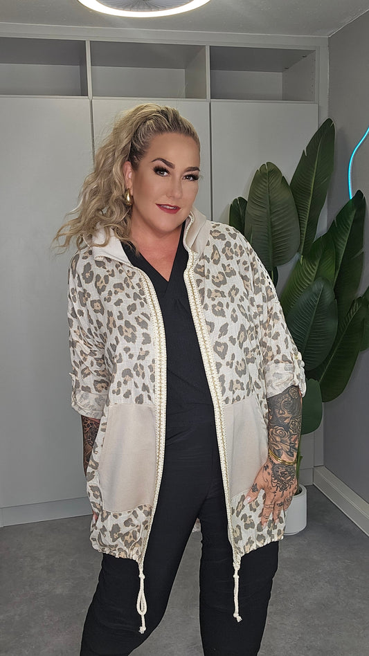 Leo-Jacke mit Häkeldetails