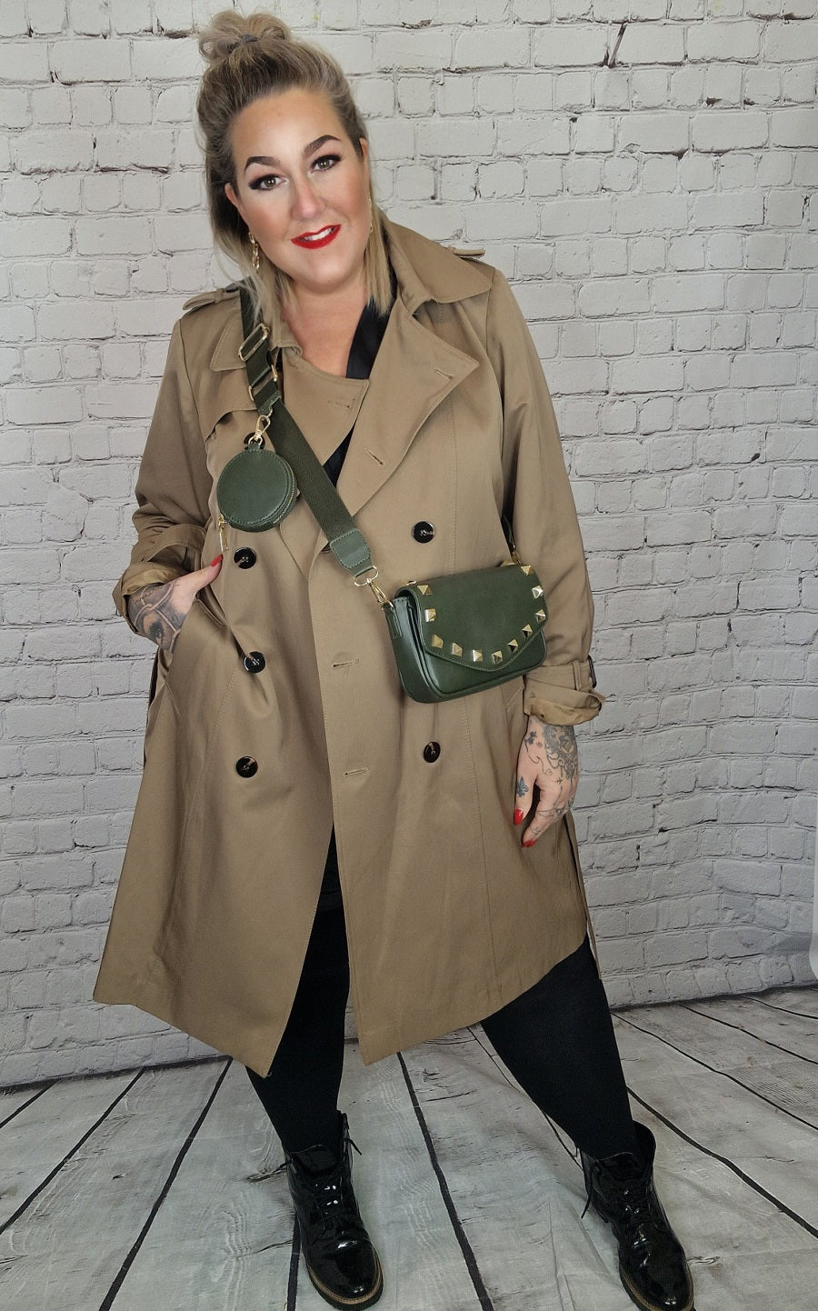Crossbody Bag mit Nieten