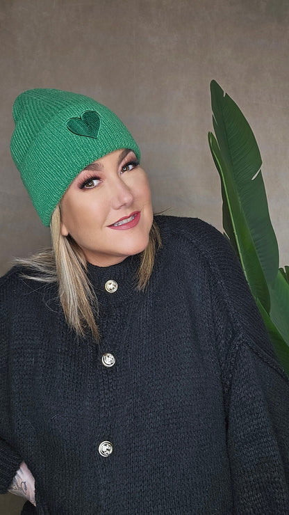 Rippstrick Beanie mit Herz-Patch 💚