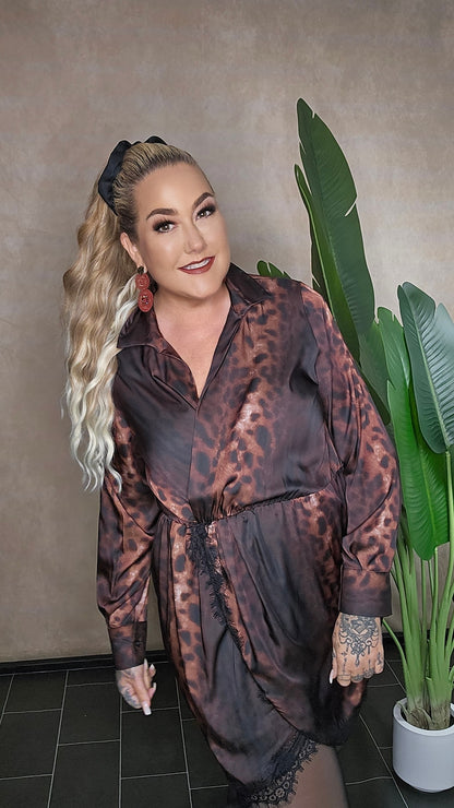 "Wild Heart" Wickelkleid – Leo-Print mit Spitze
