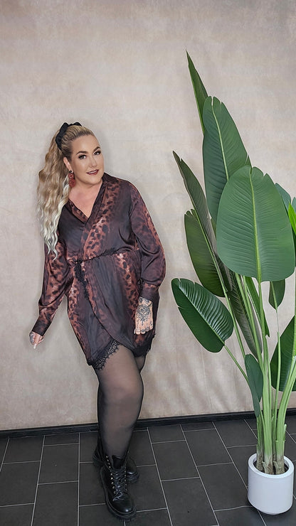 "Wild Heart" Wickelkleid – Leo-Print mit Spitze
