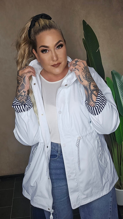 Elegante Weiße Regenjacke – Stylisch und 100% Wetterfest