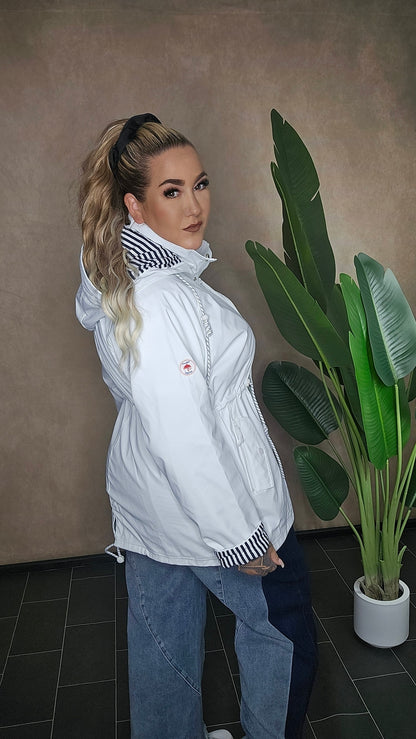 Elegante Weiße Regenjacke – Stylisch und 100% Wetterfest