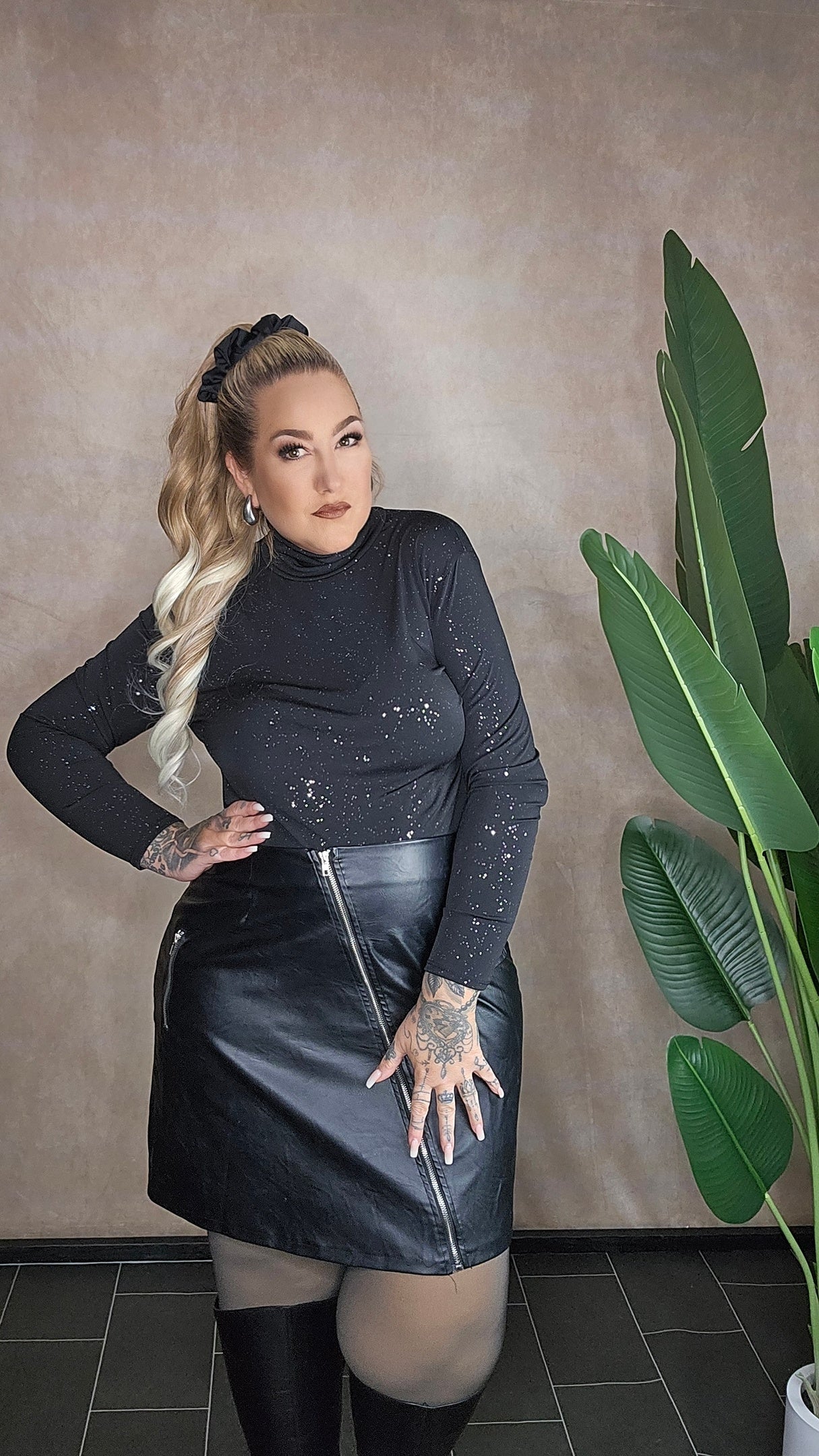 Glitzer-Rollkragenpullover Plus Size - Eleganter Langarm-Pullover in Schwarz