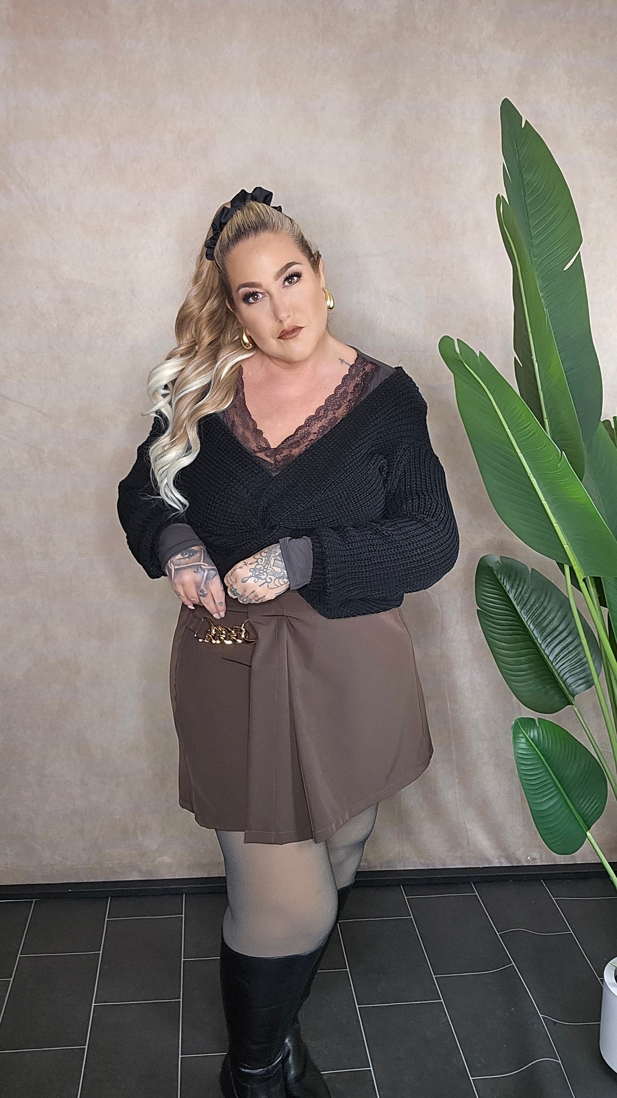 Elegante braune Hose mit Rock-Optik und Bindegürtel Mailand - Rückansicht