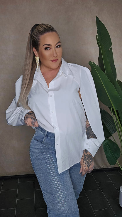 Frau in weißer Bluse und Strass-Jeans Diamant - seitliche Detailansicht