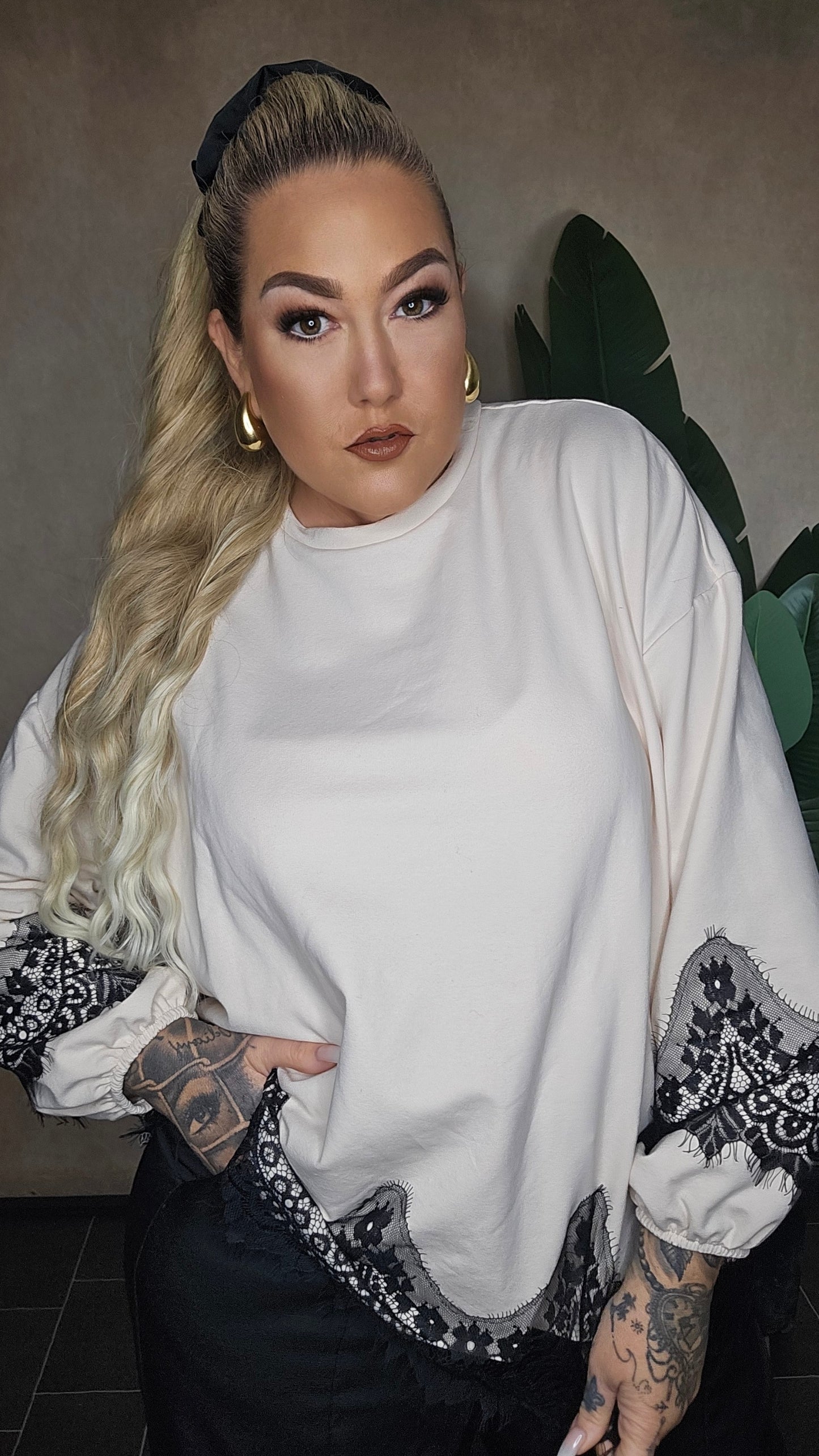 Oversize Sweatshirt mit Spitze