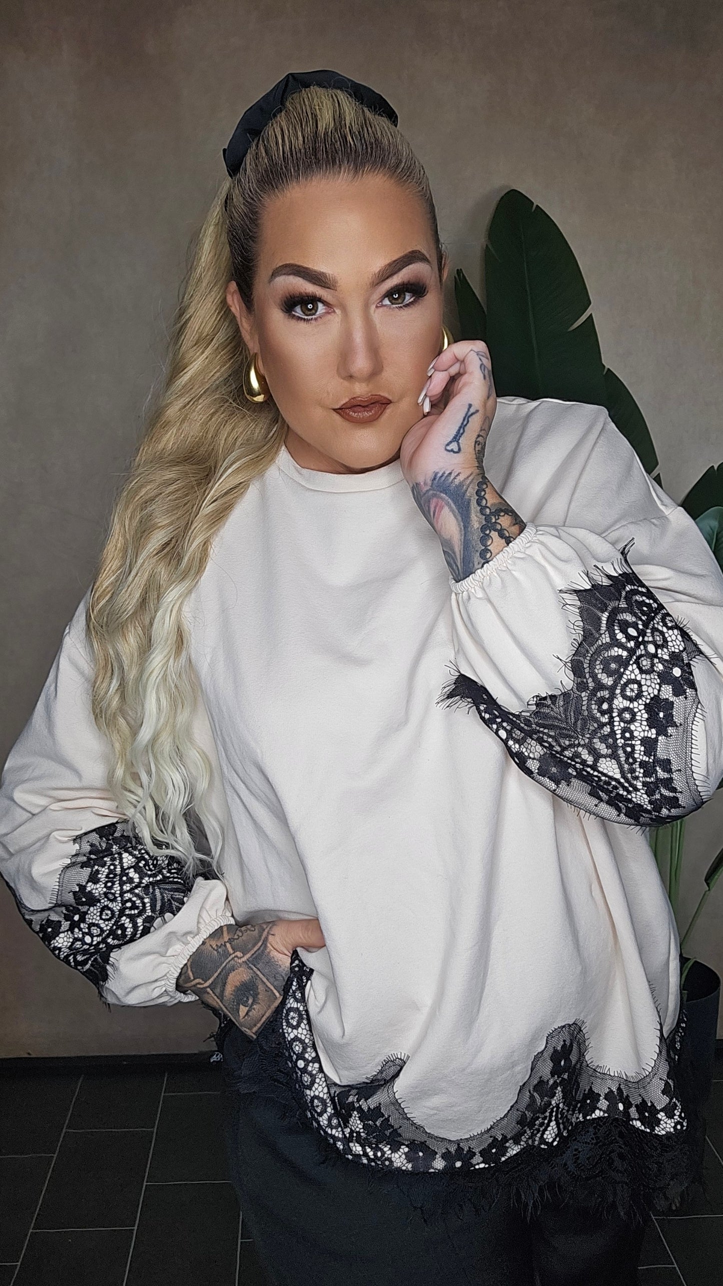 Oversize Sweatshirt mit Spitze