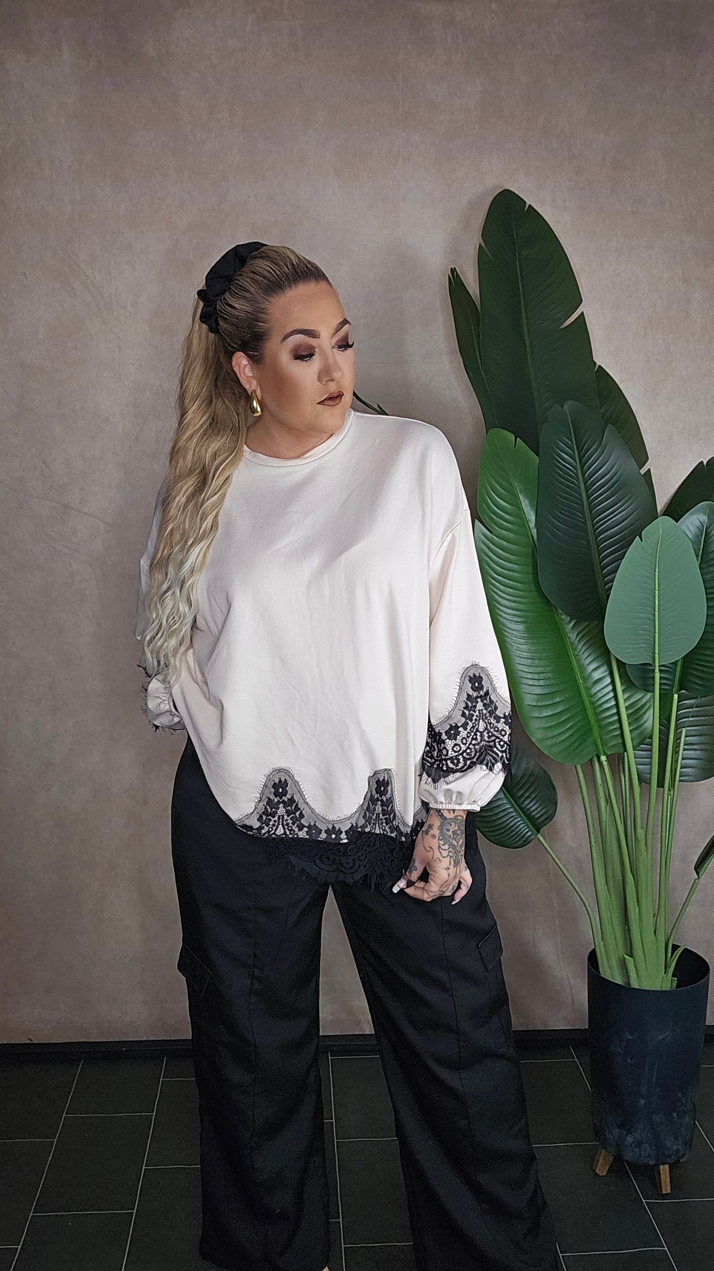 Oversize Sweatshirt mit Spitze