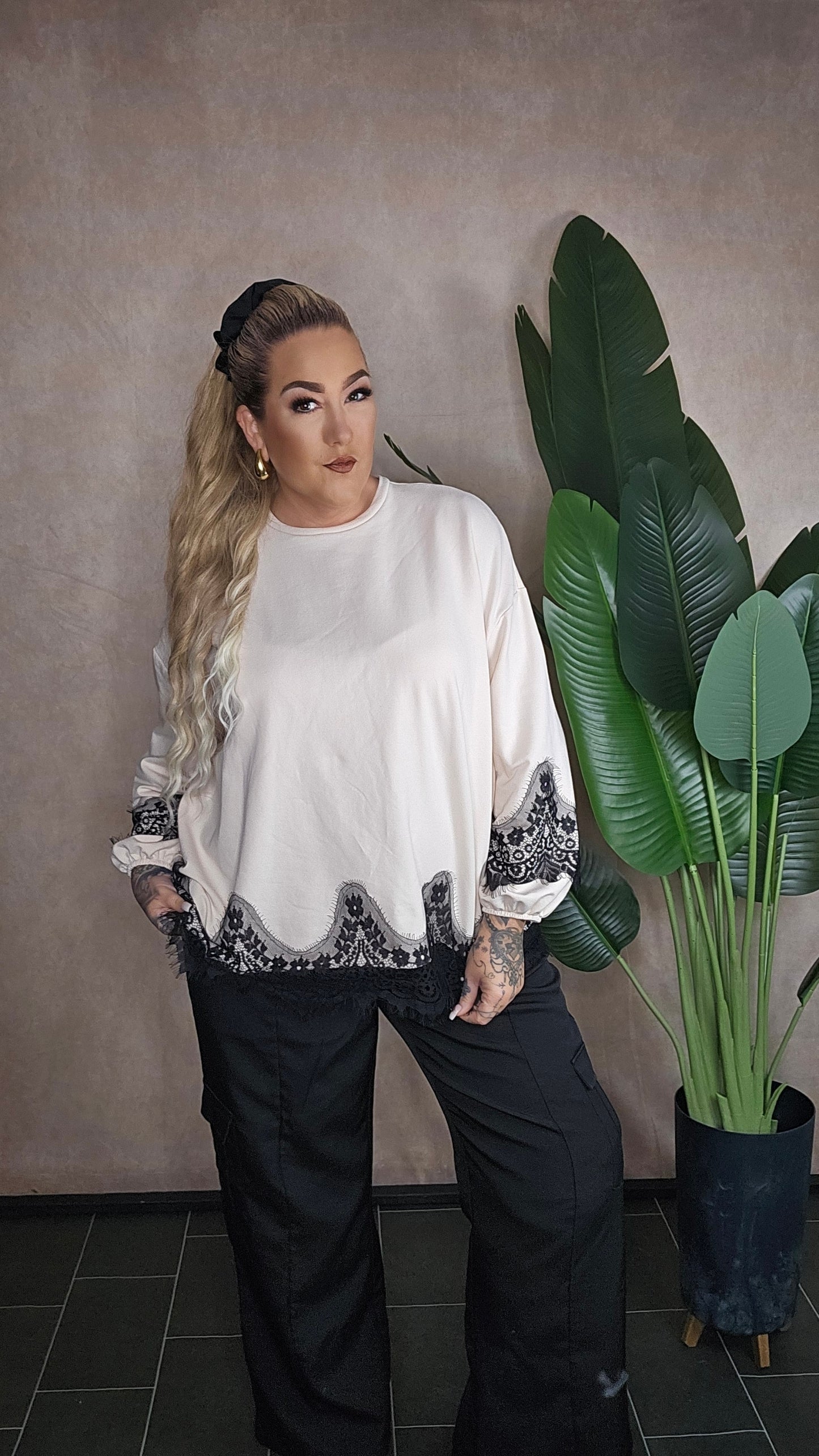 Oversize Sweatshirt mit Spitze