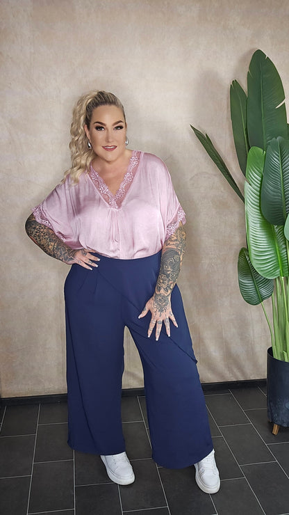 Hose Loana in blau ,schwarz , beige