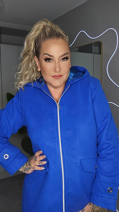 Blauer Parker Mantel Plus Size – Detailansicht Manschette mit Öse