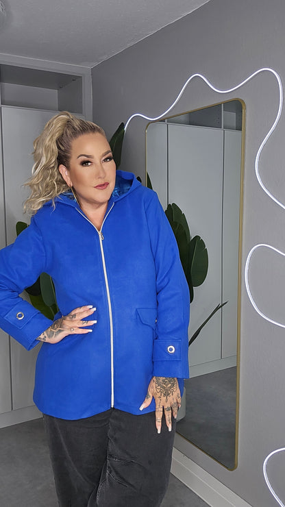 Blauer Parker Mantel Plus Size – Frontansicht mit Reißverschluss offen
