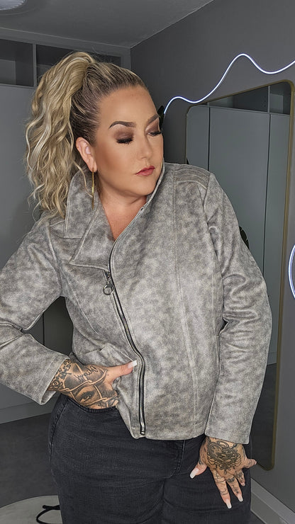 Bikerjacke grau meliert Plus Size – Frontansicht mit Kragen
