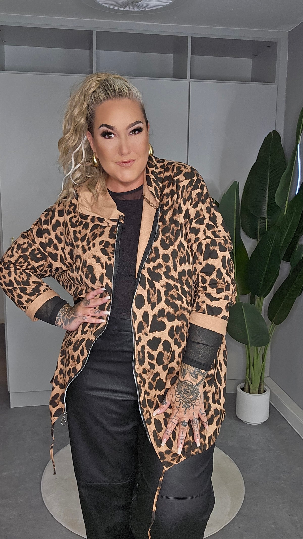 Leo-Parka mit Kapuze – Braun Plus Size