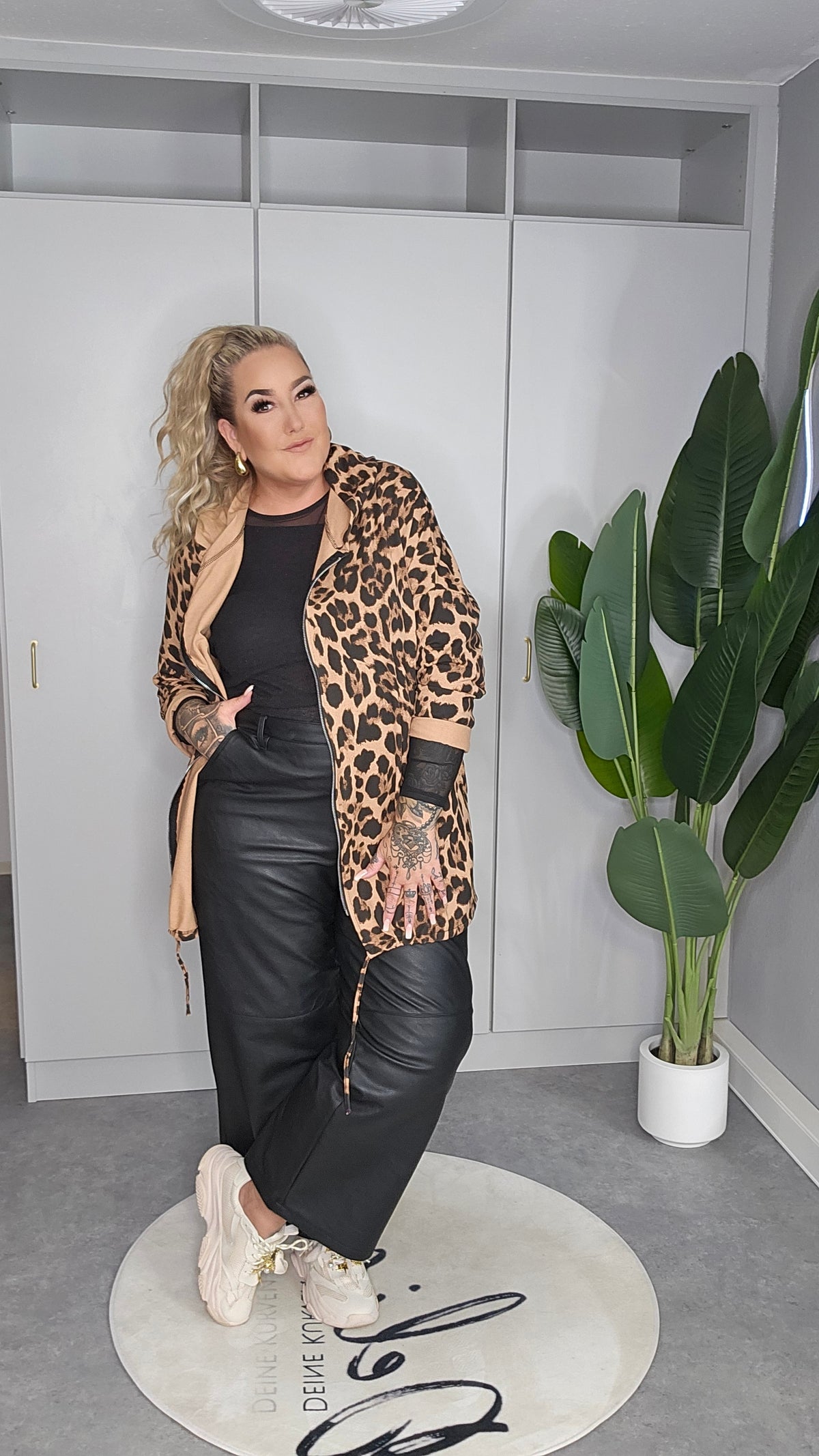 Leo-Parka mit Kapuze – Braun Plus Size