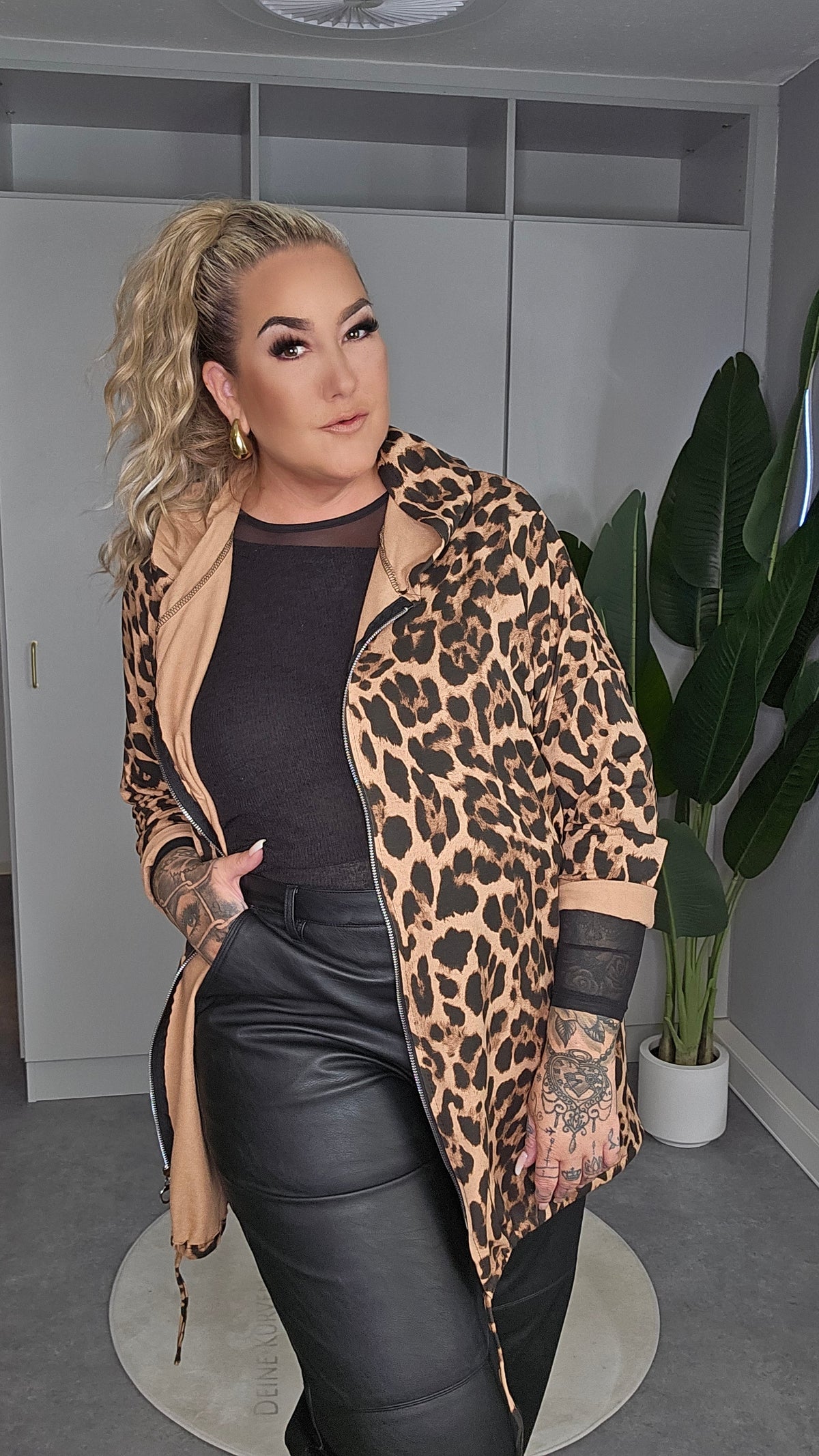 Leo-Parka mit Kapuze – Braun Plus Size