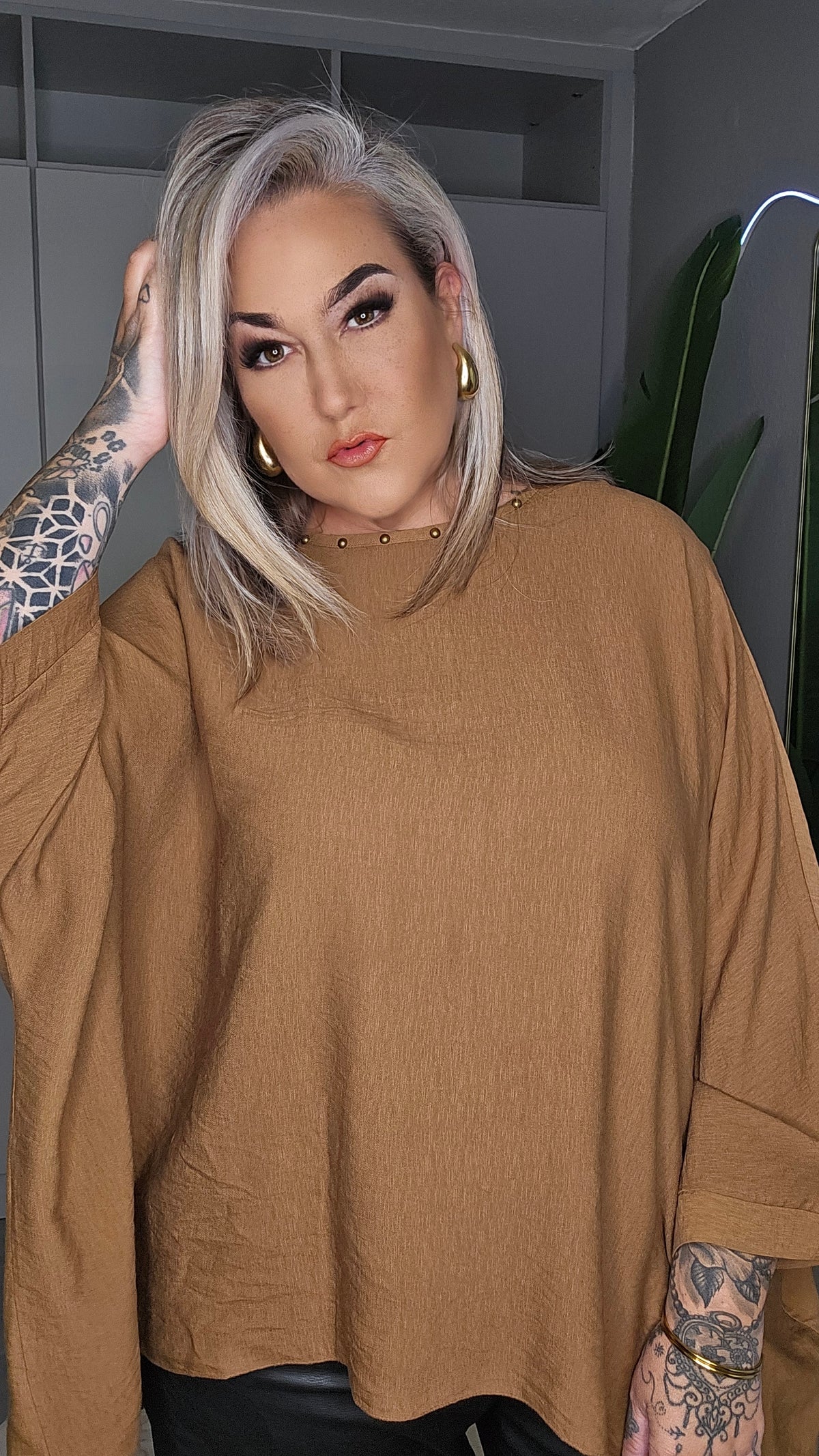 Tunika Nieten Camel in Camel mit asymmetrischem Saum, komplette Vorderansicht