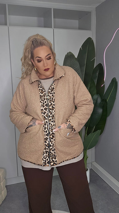 Teddyjacke Beige mit Leo-Details