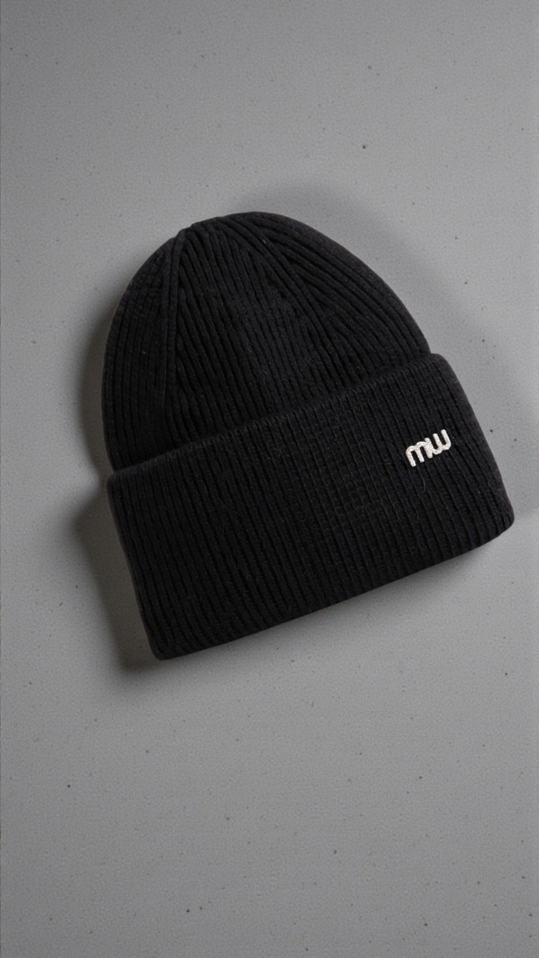 Schwarze Strickmütze "MW"