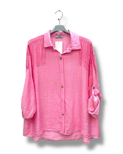 Rosa Bluse mit Fransen-Details Plus Size – Produktfoto auf Bügel, Gr. 46-50, d.elicous