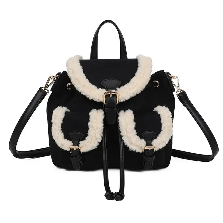 Teddy Rucksack Schwarz mit cremefarbenem Fell-Besatz und goldenen Schnallen – Frontansicht