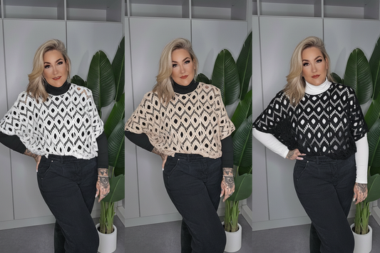 Häkel-Shirt in 3 Farben – Weiß, Sand und Schwarz – Model trägt alle drei Varianten nebeneinander